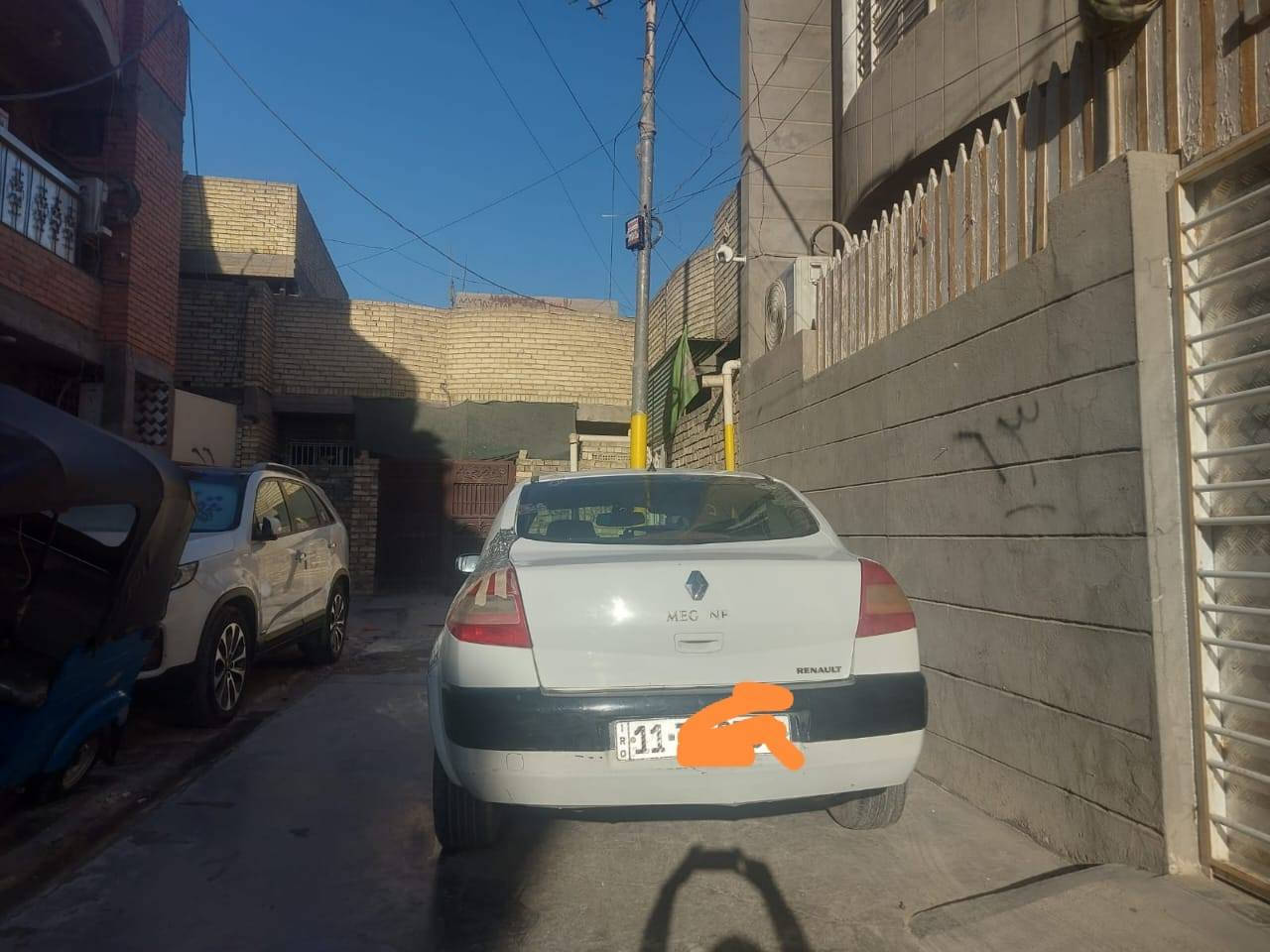 السلام عليكم بعد اذن الادمن المحترم٠
سيارة للبيع نوع رينو 

 ميكان موديل ٢٠٠٨ 

اللون ابيض 

السيارة رقمها بغداد الدولي الجديد 

السيارة باسمي شخصيا تحويل مباشر 

مكان السيارة بغداد / الحبيبية 

ما بيهه قطعة صبغ لحد الان 

اقتصادية للبنزين 

فقط مكان السمكرة اذا يحب يصبغهه الشراي 

صدرها يحتاج ترتيبات 

كير ومحرك نعمة من الله 

السعر ٤٠ $ وبيهه مجال بسيط واني حاضر 

والله سعرها مناسب 

للتواصل واتساب مع صاحب السيارة / (***********)

وايضا (*********** )
