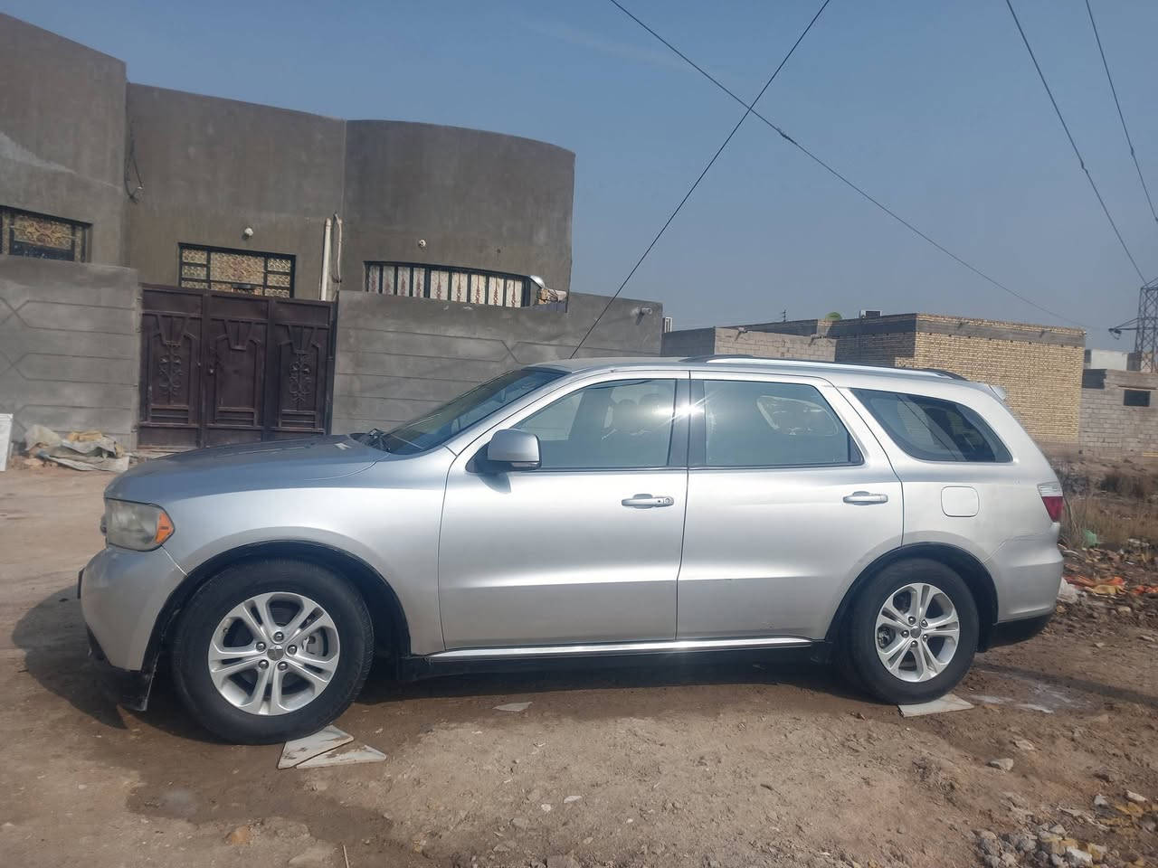 السلام عليكم
للبيع او مراوس ب اقل 

دورنكو ٢٠١١ رقم بصره دولي تحويل ثاني يوم جاهزه مانقصها شي مكينه كير حداديه تخم تاير تبريد ٣ قطع ٧ راكب 

السياره جاهزه برغي مانقصها دواخلها اسود شاشه كامره تحكم بالستيرن عالي ناصي زنون 

ضربت سياره جاملغ وبنيد ومصبوغه احزام 

العنوان / الناصرية / مركز 

السعر ١٤٥ 

الاستفسار // ***********
