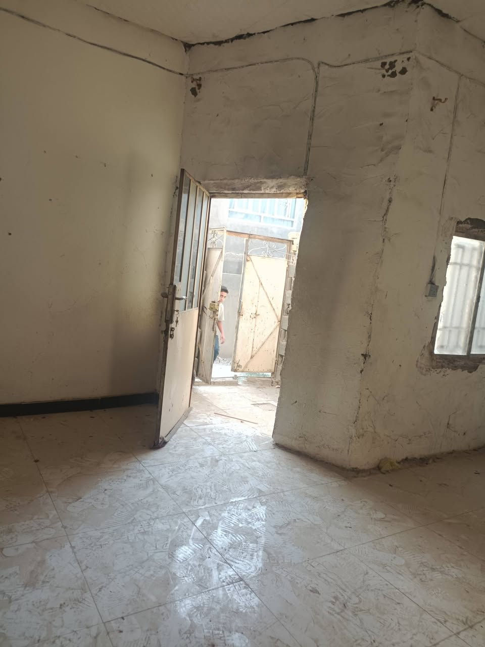 بيت للبيع البكرلي الثانية شارع ابوتوحه يم موقف دانه مساحة 60م غرفة وهول ومطبخ وصحيات بناء حديث صب كونكريت 28بي مجال
علما البيت فارغ يستلم مباشرة ومجهز بتانكي وماطور وكيزر
 ***********
