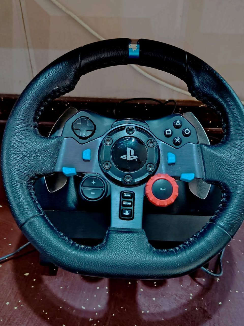 من رخصة الادمن . دركسون لوجتيك g29 نضافتة 99% شغال واذا بي اي خلل اخذة ببلاش . استخدام شهر متقطع للأستفسار اتصل على الرقم او راسلني خاص ***********
