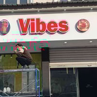 لوحة اعلان • حروف بلاستك ضوئية • حي دجلة