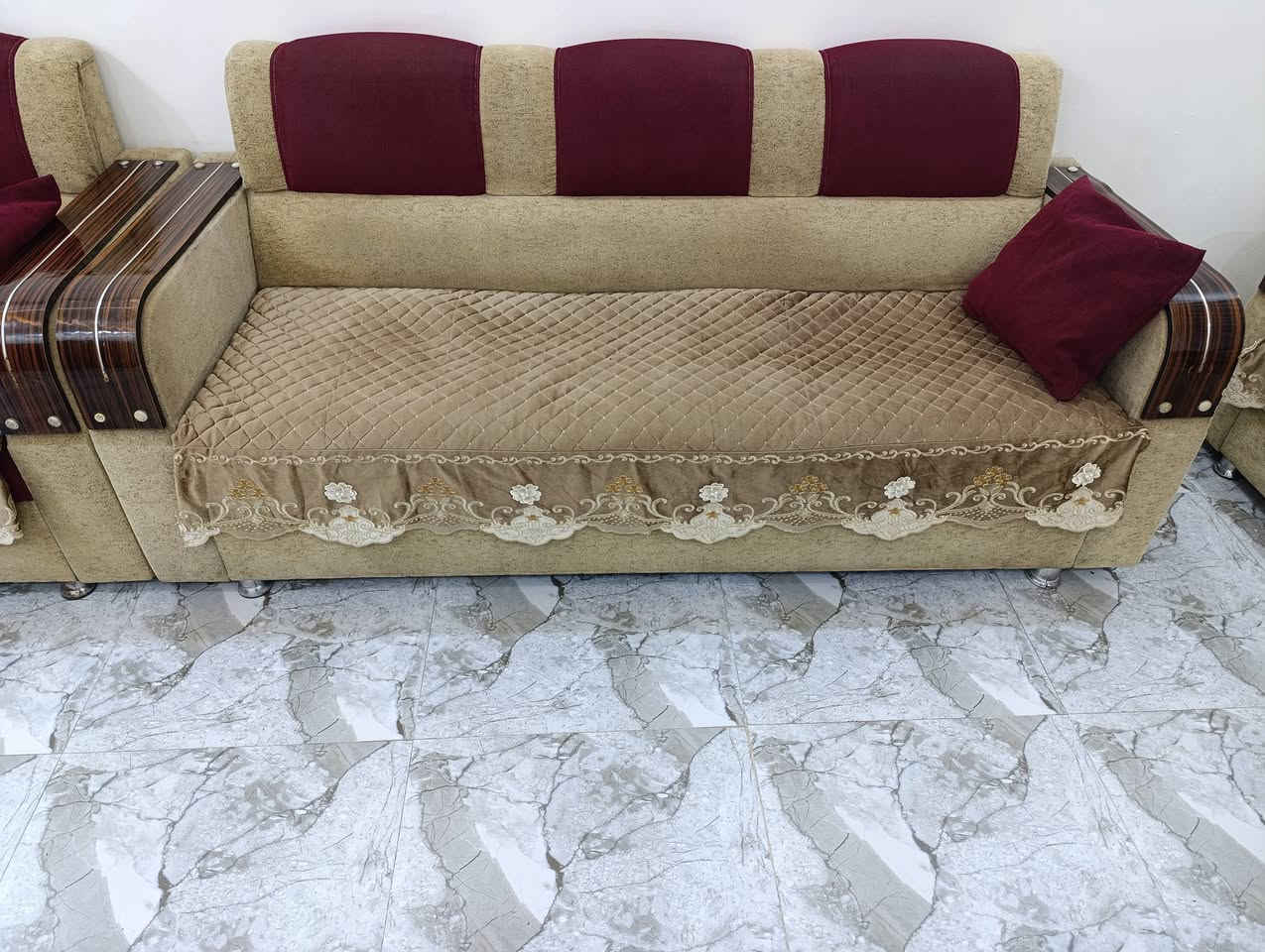 تخم خمس قطع مستعمل 
السعر 250 وبي مجال 
للاستفسار ع رقم *********** أو خاص
