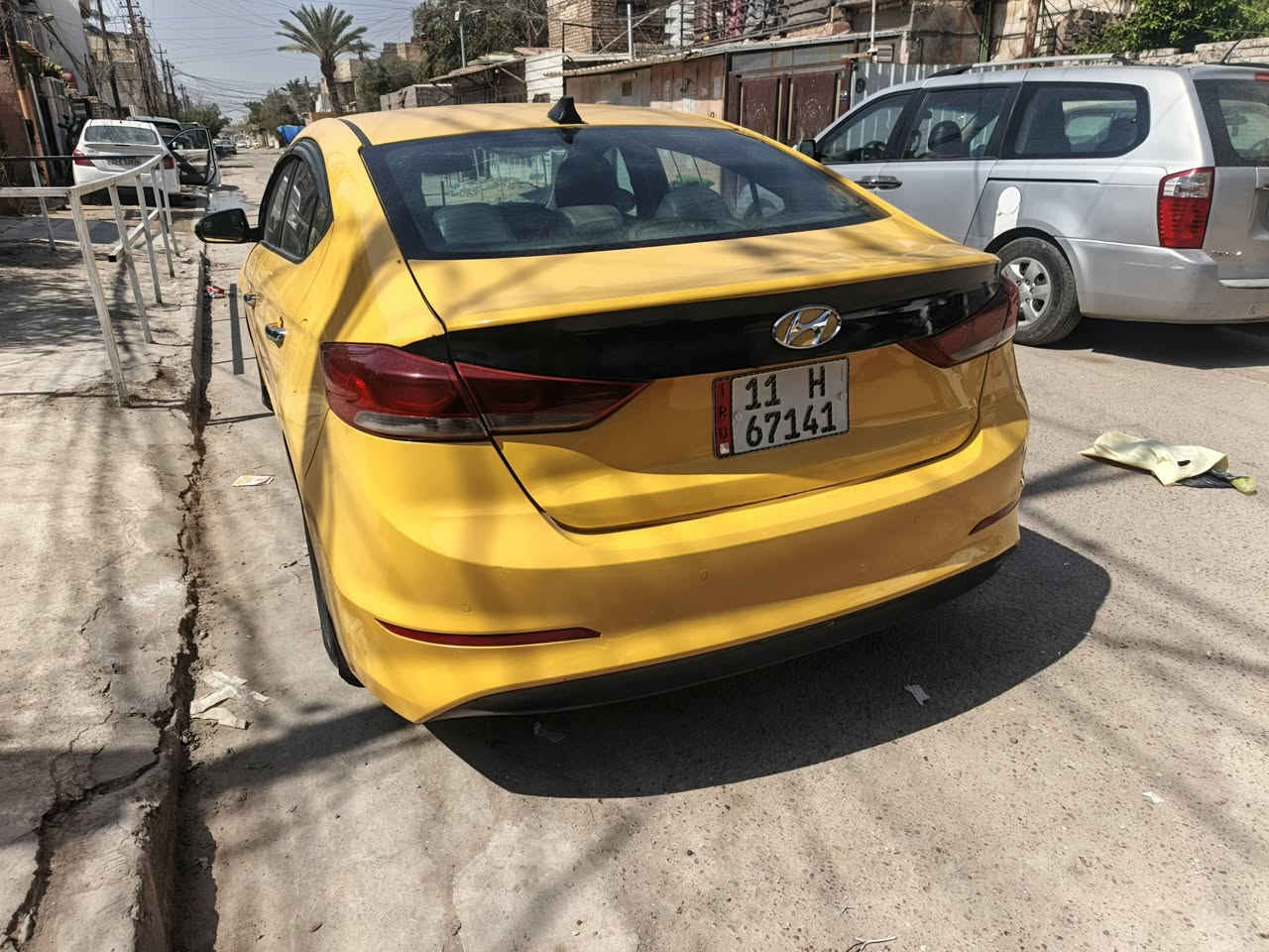 السلام عليكم
عندي النتره 
موديل 2017
سياره حلوه 
حادثها قبق جنطه
وراجع نفسه 
***********
مكانها سبع قصور
مع العلم بيضاء منظومة غاز
