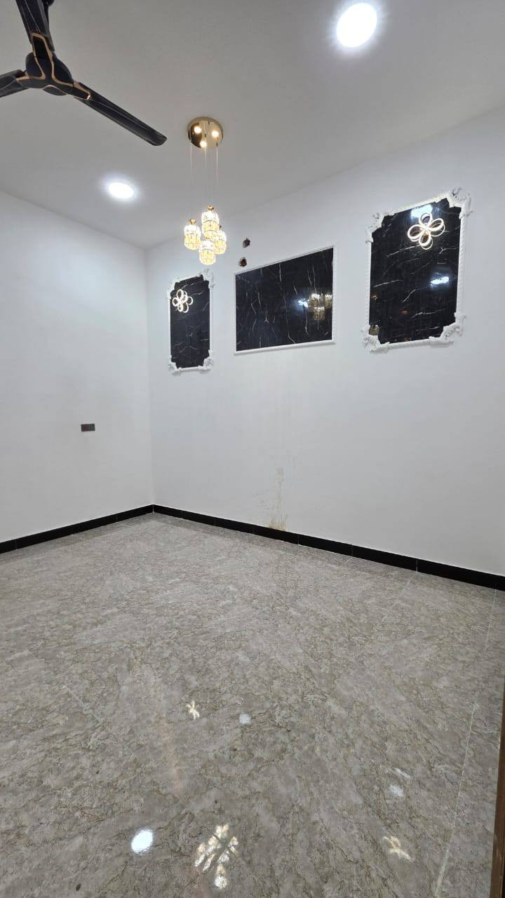 #اسعد_الله_أوقاتكم_بكل_خير ***********
دارين  سكن للبيع ⛪️ بسعر بلاش 
بيوت حلوه مرتبه 

#مساحت كل بيت 160متر  بناء حديث بعده بل جيس

#يحتوي البيت على غرفتين نوم 
و ديوان 
و صاله 
و مطبخ 
و صحيات داخلي و خارجي و كراج سياره 
بيت كلش مرتب 

كافه الخدمات متوفره 

#جنس_العقار :: طابو صرف زراعي بأسم عراقي سند ٢٥ 

البيوت علا شارع تبليط 10 متر 🛣️

#العنوان البصره حمدان طريق سيد حامد قرب مدينة الاندلس السكنيه

سعر كل بيت 85 مليون  و بي مجال 
#للاستفسار الاتصال على الهاتف 📞📳
📳((***********
