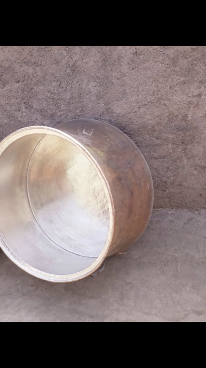 السلام عليكم والرحمه
مكاني بغداد 

عندي اكدوره حييل اكبار نحاس احمرالعدد (٥) وزنهم كلهم ٥٥٠كيلو تقريبآ هنه والقباقه ابد ما ممسخدمات الجبير ياخذ ٣٠٠كيلو 

قياس الكدر الجبير ((القطر ١٤٠سم صافي من عدى الحاشيه والارتفاع او الغمج ٧٥

وقياس (٤)الكدوره البقيه ((القطر ١١٠سم صافي من عدى الحاشيه والارتفاع او الغمج ٥٠سم 
السعر الكيلو ٢٥ دولار قفل


**إذا كنت صاحب هذا الإعلان وتريد حذفه لأي سبب، رجاءا أرسل رسالة إلى الدعم الفني**