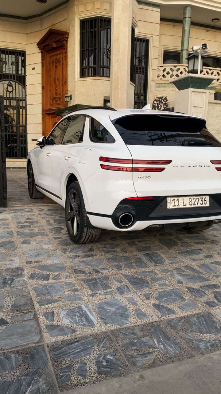 السلام عليكم
للبيع هونداي GENESIS GV70 سوبر برستيج 

لون ابيض داخل احمر موديل 2024

اعلى فئة مكفولة من الصبغ والحادث 

سيارة تقرير WATER FLOOD مياه امطار 

السيارة بصمات 2 

عداد الكيلو متر زيرو 2000 KM

محرك 4 سلندر 2500 توين توربو 

4 ويل درايف 

السيارة مرقم بغداد باسمي كتاب شهداء 
وكالة عامة مطلقة بأسم المشتري 

المواصفات 
بنوراما
بصمة عدد ٥ ابواب + تشغيل + تشغيل عن بعد
رادار 360 درجة 
كامرات 360 درجة 
حساسات 360 درجة 
توقف ذاتي اوتو هولد 
اسطفاف ذاتي اوتو بارك 
ويل حجم 21 
كشنات كهرباء تدفئة تبريد جميع الكشنات 
تبريد منفصل 
سستم سماعات + دمام
ستيرن كهرباء 
شاحن واير ليس 
اريل نفكيشن 
بردات خلفية 
مواد السيارة 
فرشة جنطة ارضيات عدة السيارة سبير غير مستخدمات 
صورة امريكا مرفقة بلمنشور 

مكان السيارة بغداد البنوك 
اي استفسار 
***********
***********
