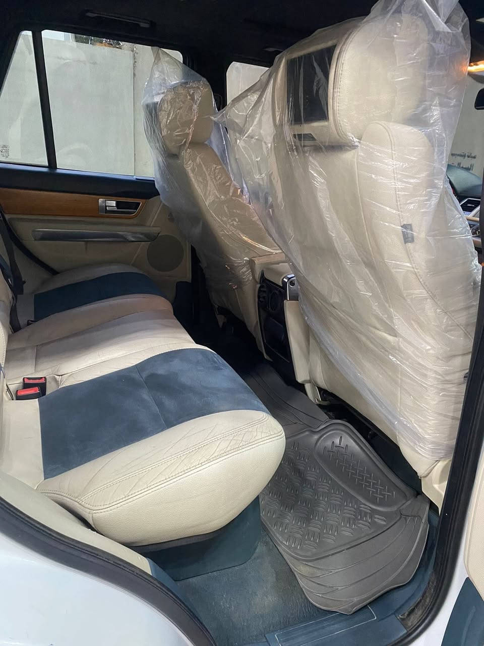 رانج اسبورت موديل ١٢ خليجيه كفاله بس دعاميه صبغ جديده مكينه ٨عاديه موسوبر مكينه كير حداديه  تخم تاير تبريد كله جديد ماشيه ١٤٠ اربع بصمات جنطه كهرباء مرايات كهرباء فول منوضمه جوبلسات جديده اي نقص  مبيه اكلوب ممشتغل بيه اخت الزيرو اترايه غرفه جديده جاهزه رقم بغداد بسمي مكان بغداد بلديات السعر ١٤٥ فتحه فول السعر ١٤٥ الاتصال ***********
