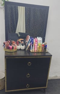 غرفة نوم • ٥ قطع • للبيع