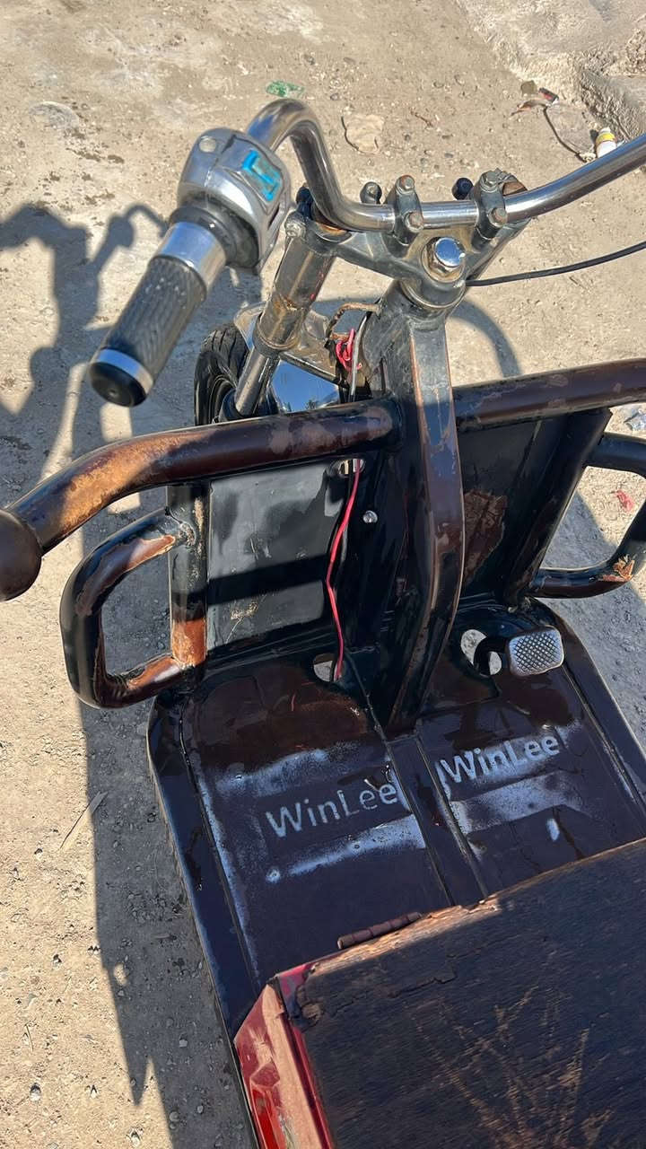 السلام عليكم ستوته شحن للبيع ستوته خير من الله باتريات جدد عقل جديد وكسل جديد بس نقصه كهربائيات مكان بغداد الغزاليه شارع 20 رقم ***********
