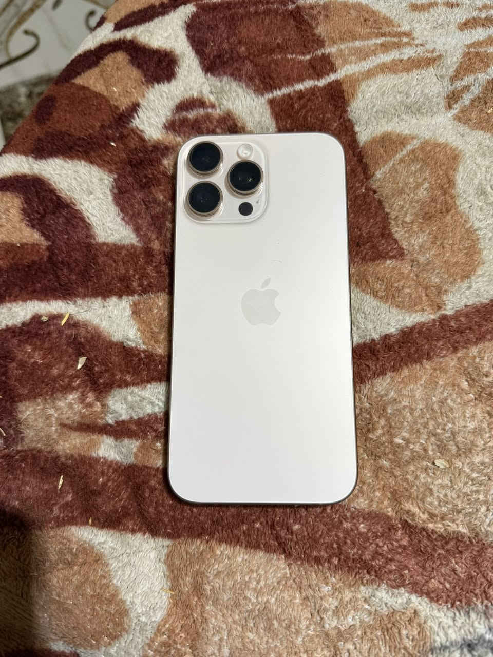 السلام عليكم ايفون 16 promax جهاز نضيف مكفول من الفتح زلغ ما بي بطاريه 98🔋البارحه جانت99 
***********
