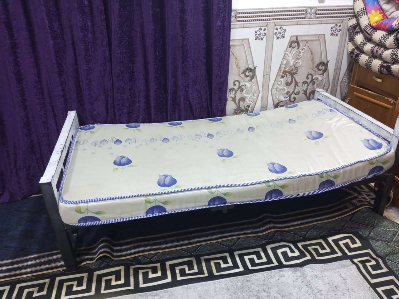 سرير نفر مع الدوشك ٥٠ الف وكيزر سعودي ٥٠لتر ٣٥ الف وبيهن مجال خاص واتساب مفتوح حي التضحية شارع العلوة ***********
