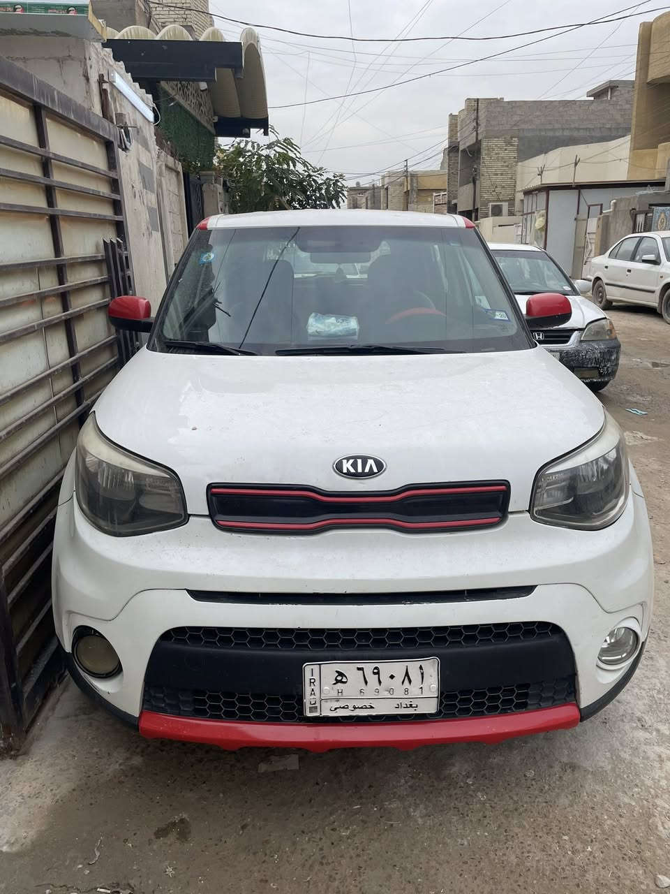 كيا صول 2018 محرك 2000 gdi  مبدل جديد وارد أمريكي حادثها موضح بالصور ماشية 100 رقم بغداد مشروع وطني شرط التحويل سعرها ( 116 ) ورقة للإتصال *********** الشراي يتصل لا تراسل عالخاص لان مغلق مكاني بغداد الجديدة
