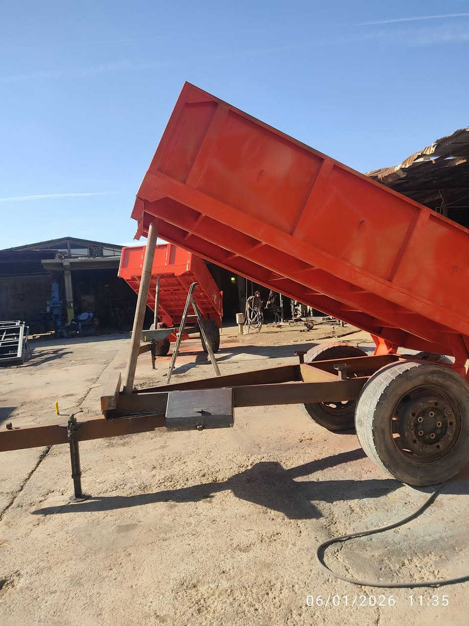 عرباين البيع جديد ارضيه اربعه ملم ليريد يتصل *********** كركوك حي الصناعه كراج اصطه كامران احمد الحداد بدارت اصطه بشير وعدنان كركوك, العراق
