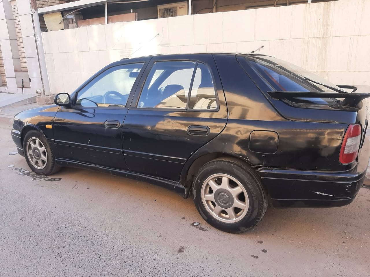 السلام عليكم 
للبيع 
نيسان صني موديل 1992 
كير عادي 
ويل كب بلادي 
محرك 2000 GTI 
رقم كركوك بأسمه تحويل ثاني يوم 
اربع جام كهرباء شغال 
فتحة سقف شغالة
كل نقص ما بيها شغالة بالكامل 
السعر 25 و بيها مجال بسيط 
المكان بغداد الدورة الميكانيك 
للتواصل *********** او ***********
