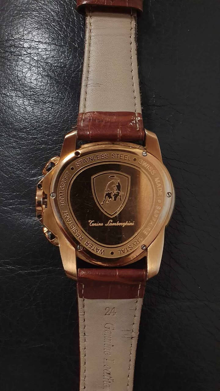 A vendre montre tonino Lamborghini 
En bon état 
Manque le bouton sur le côté voir photo 
Pile à changer Crisnée, WAL


**إذا كنت صاحب هذا الإعلان وتريد حذفه لأي سبب، رجاءا أرسل رسالة إلى الدعم الفني**