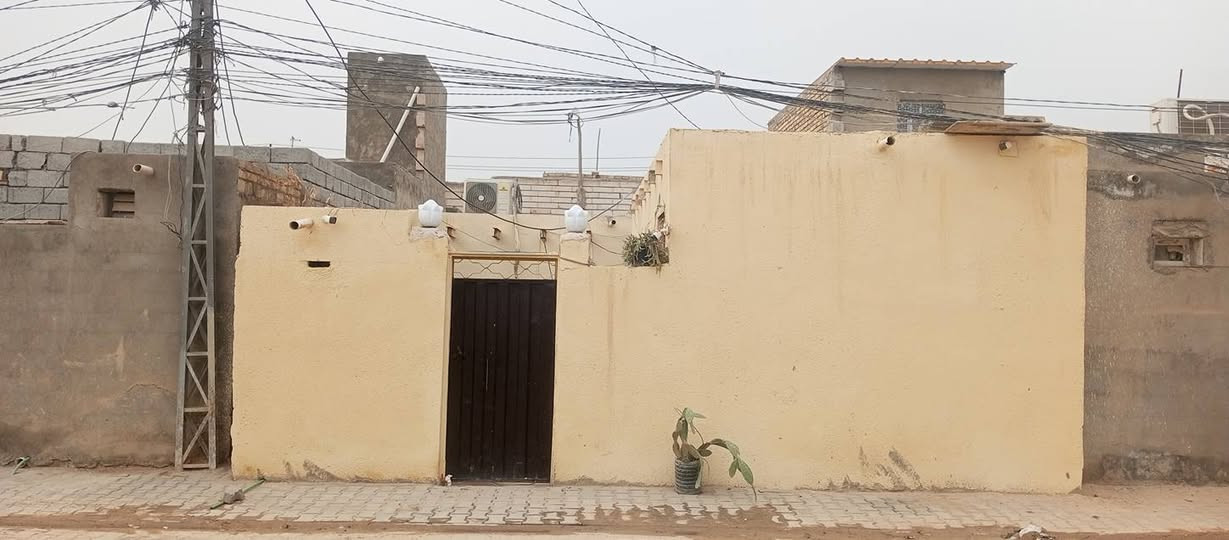 سلام عليكم
بيت  مقابيل العسكري بحي رمضان ابو صخير 
للبيع الاستفسار ***********
