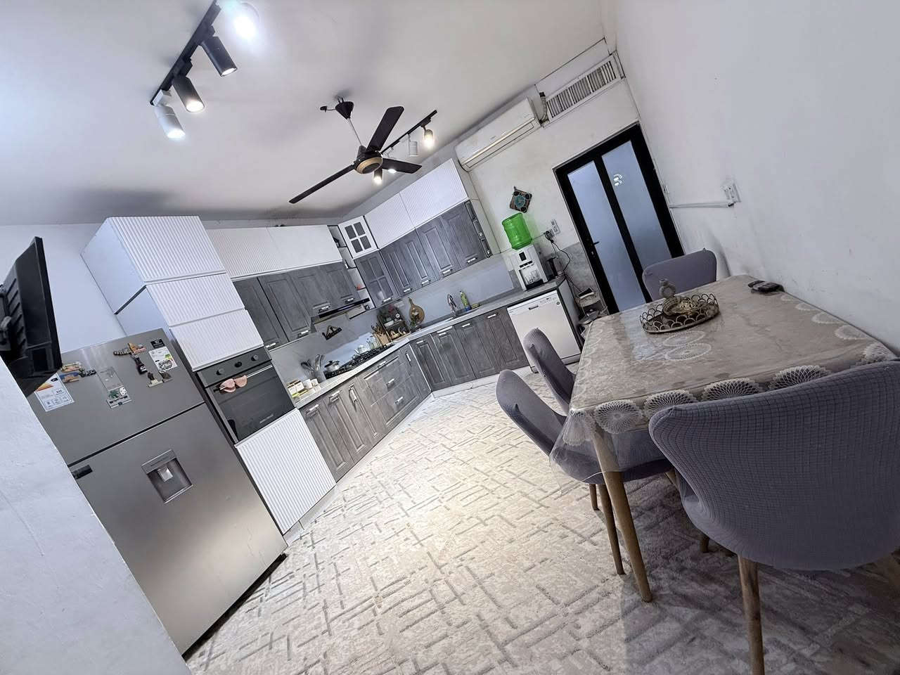 اعادة نشر لعدم الاتفاق
دار للبيع

المساحة ٧٠ م 

طابو صرف الواجهة ٤،٤٠ سم 

يحتوي على صالة ومطبخ وغرفتين نوم وصحيات عدد ٢ ومخزن 

بناء حديث ٢٠٢٢ 

العنوان بغداد الجديدة قرب السوق الشعبي 

مقابل معهد وهج المستقبل 

خلف الشارع التجاري 

للاستفسار الاتصال على الرقم

***********
