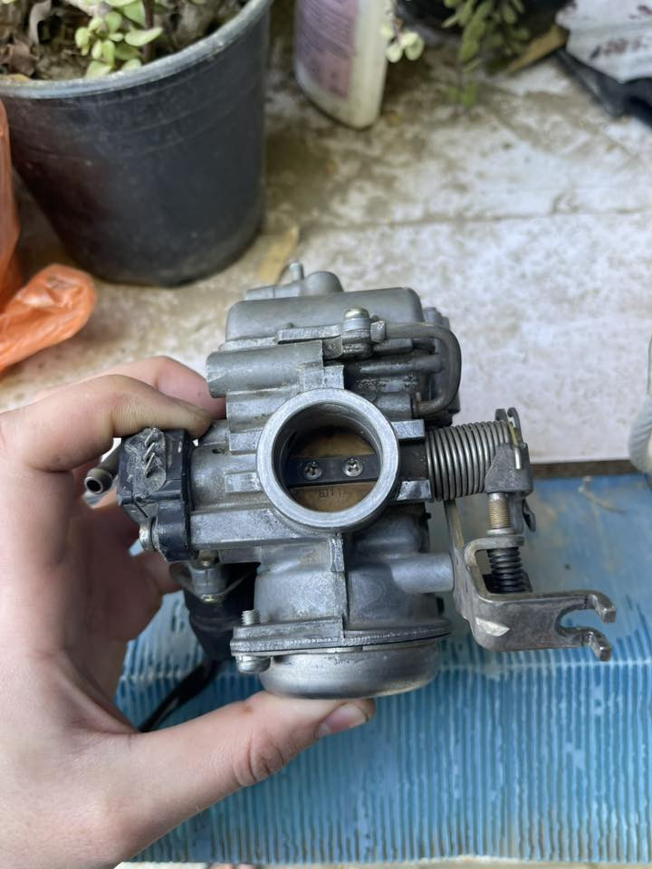 كابريتر اصلي للبيع مال دراجة رمبه تفصيخ امانة الله شغال وما بي خلل مقسمة على بوشة ٥٨ السعر ٣٥ الف *********** مكاني بغداد الشعلة وعندي توصيل
