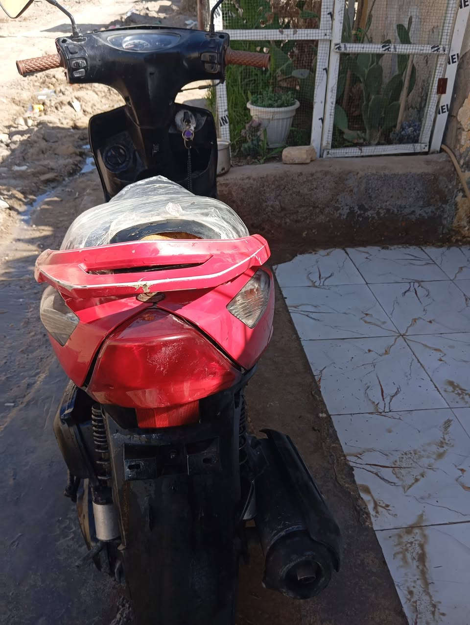 للبيع 350 وبيها مجال ***********
