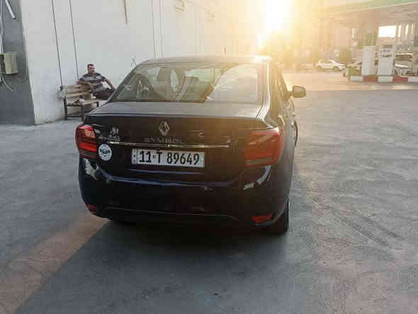 السلام عليكم مراوس بكونا 
رينو سيمبول 2019 اوتماتيك حرة بأسمي رقم دولي سنوية ٢٩ 
 شاشة وكاميرا  باتري جديد تايرات زوج الاماميات جديدة ماشية 140 بيهة ضربة بلجاملغ الامامي العكس السايق خفيفة بدون دواخل وجراد بلقمارة والبنيد 
مكاني بغداد الحرية
***********
