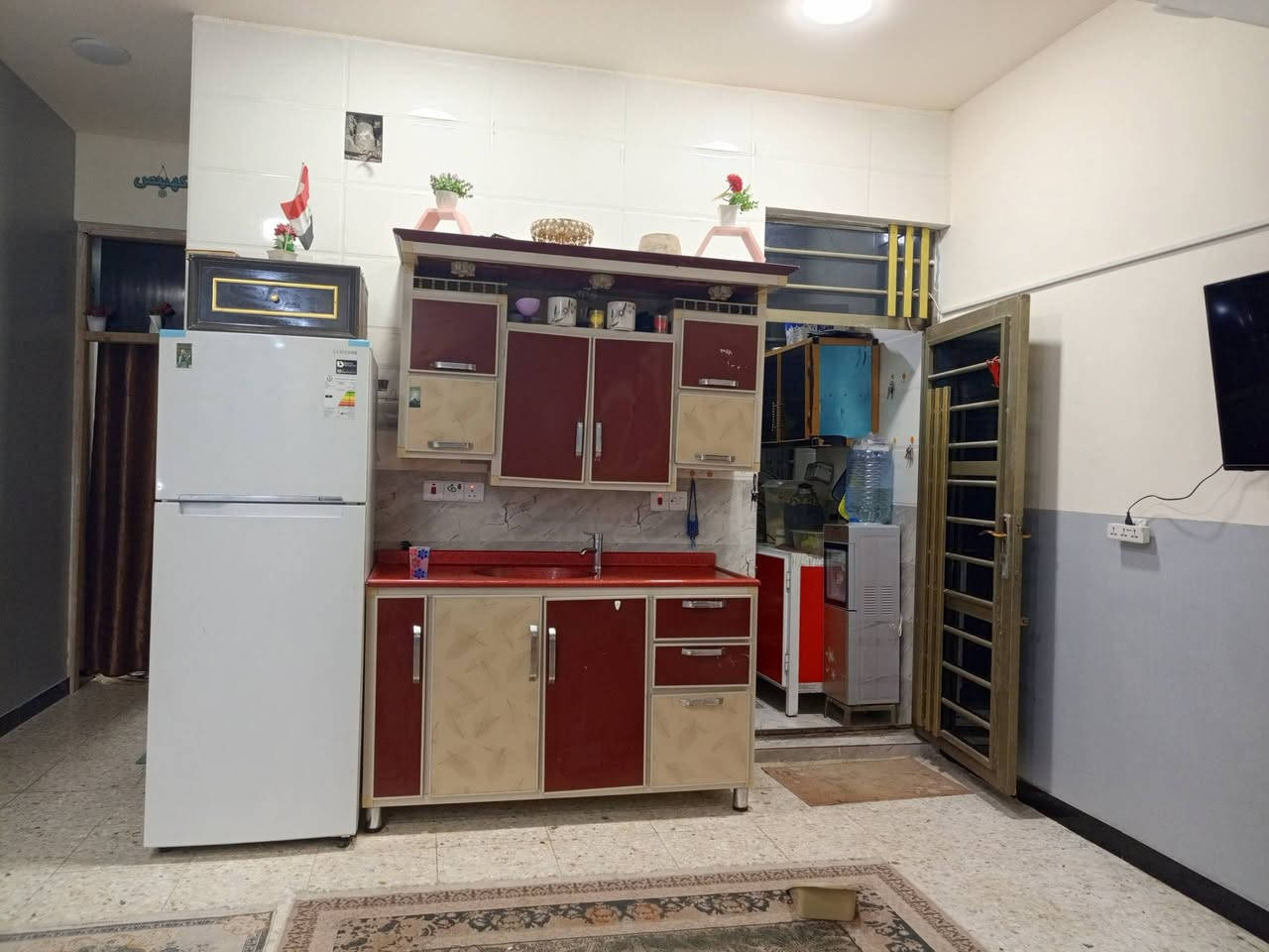 السلام عليكم ورحمة الله وبركاته 

دار البيع 100 5×20

البيت طابقين والثالث البيتونه وسطحين 

طابق الاول الغرفه وصاله وستقبال وصحيات ومطبخ حار بترك 

الطابق الثاني قرف 2نوم مع حمام 

الطابق الثالث البيتونه وسطحين مطبگ شتايكر 

البيت بناء درجه والى طابوق وصب مسلح 

نضام كهرباء بوري دفن نضام ماء درجه اولى 

سالي 4 شهر من حولت ابي 

منضومه كامرات دفن مع 6 كامرات مع 4 خزانات ماء مع كيزرات 2 مع ماطور ماء 

العنوان العبيدي الرئاسة شارع 20 بنهايته مربع السده 
 
محله 769

خدمات ماء كهرباء سحب المجاري نزلة الاليات جهد الخدمي 

سعر البيت 110 وقابل التفاوض 

امانه الله ورسوله البناء كله درجه اولى رفت 50 وفوگاء بتلو 

11 دبل طابوق تجي وشوف ابعينك مطبك كاشي من البتونه لحد باب الشارع سيراميك حمامات وترك وصاله جوه والفوق 

البيت جاهز من كلشي عوزه فقط محجر 

شبابيك درجه اولى كله جنل 

اي ستفسار تصل ***********
