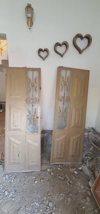 باب حديد • مع إطار • نظيف