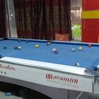 شباب عندنا ميوزه مال بليارد مستخدم وجديد وكل ميز يجي وياه ملحقات كاملة...