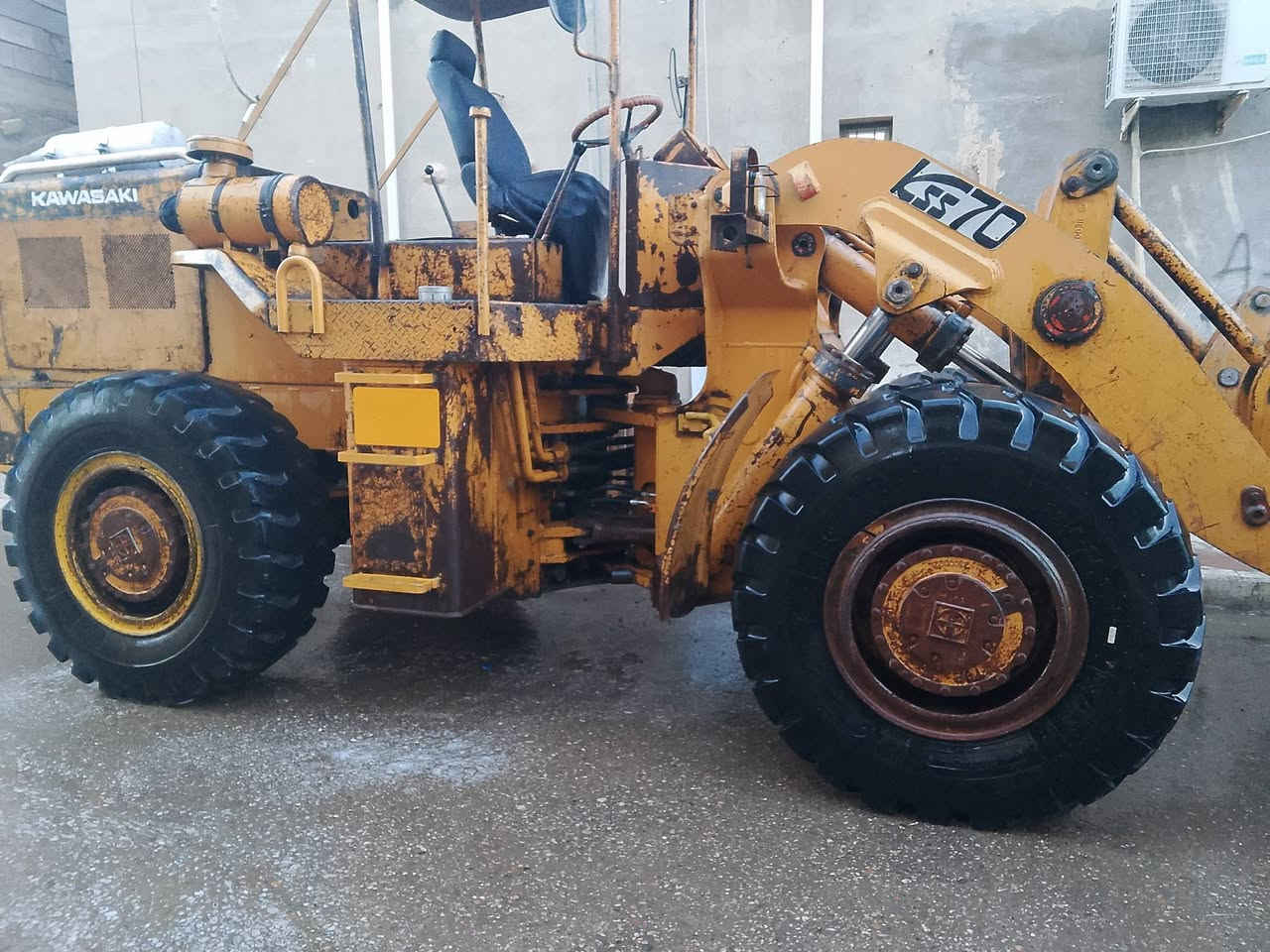 شفل عادي محرك بي موديل 79 أصل رقم ديالى الماني مكان الشفل رمادي الاتصال ***********
