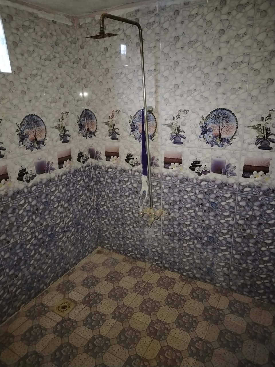 أخواني الأعزاء هناك بيت للأيجار في منطقة كولي كمب بشارع بيت عبد سناد بصف بيت حبيب أبو ضياء مبلغ الأيجار 250 الف وبيها مجال قليل اي استفسار يتصل على صاحب البيت على هذا الرقم ***********... اني فقط مكلف بالنشر
