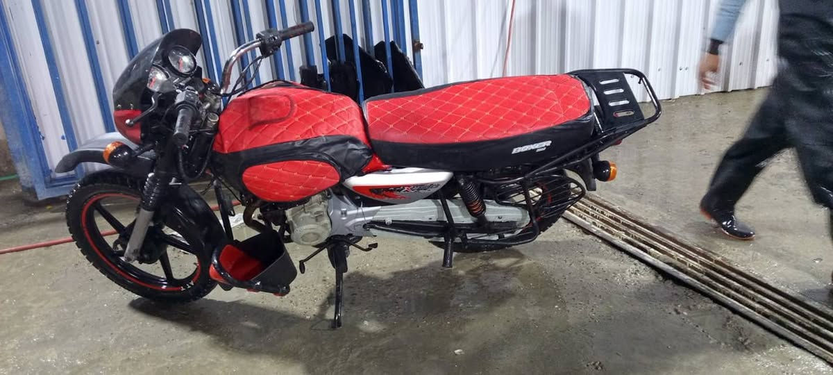 سلام عليكم بوكسر للبيع ارواق كامله المكينه مكفوله بس الكهربائيات يرادله ترتيب بسيط متوازي عل بيعه سعر 950
وبيه مجال بغداد المنصور متواجد بواتساب 24ساعه 
***********
