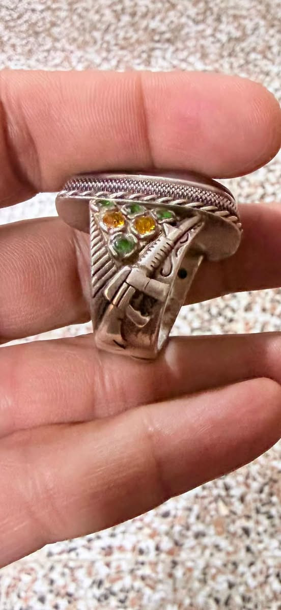 السلام عليكم. دلوه يمانيه مشكوله صياغه يدويه ثقيله. مطعمه زبرجد وسترين. السعر٢٢٥ القياس ٢٣ بغداد. ***********
