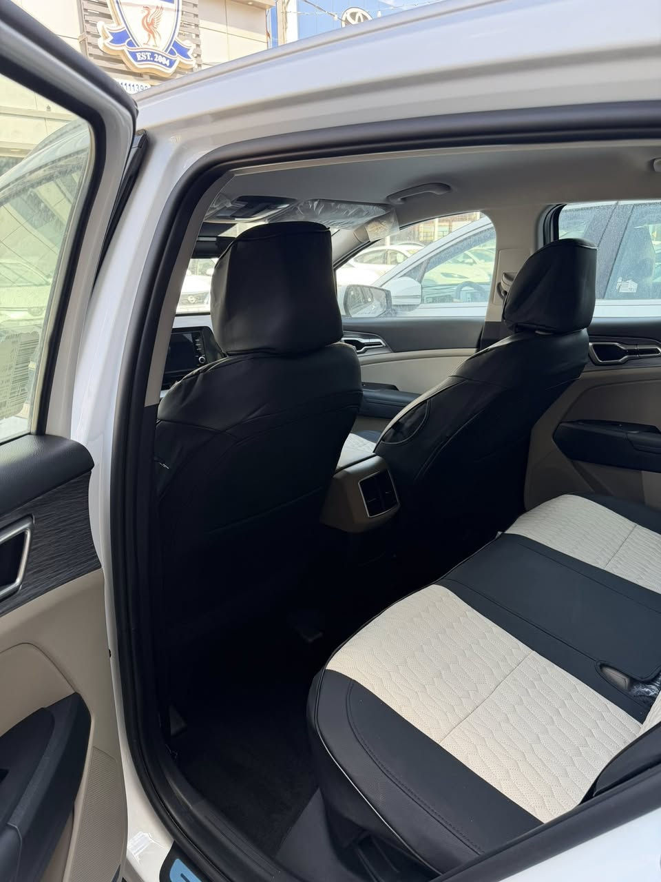 كيا سبورتج 2025✔️
ماشيه الفين كيلو 

جنطه كهرباء‼️رادار جانبي‼️تبريد شاشة❗️❗️شباك LED

(بصمة_كشنات كهرباء_تدفئة كشنات ومقود_هندبريك بصمة_اوتو هولد_باب خلفي كهرباء _حساس أمامي خلفي _نفكيشن وشاشة_ايرباك عدد 2_كامرة دوارة_)

وبقية المواصفات موضحة ب آلصور 

للاستفسار ☎️

***********

***********

___________
