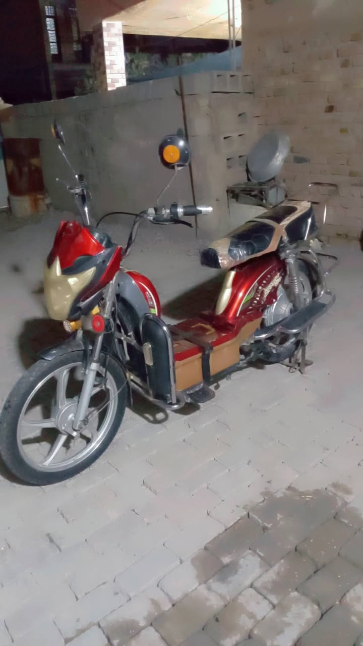 سلام عليكم طبعن من رخصت مسؤل كروب عندي دراجة شحن فارس ذهبي نضيفه كلش بدون بطاريات شغاله سويج موبصمه  شراي يتصل على رقم ***********
سعره 250 بيهه مجال الطيبين
