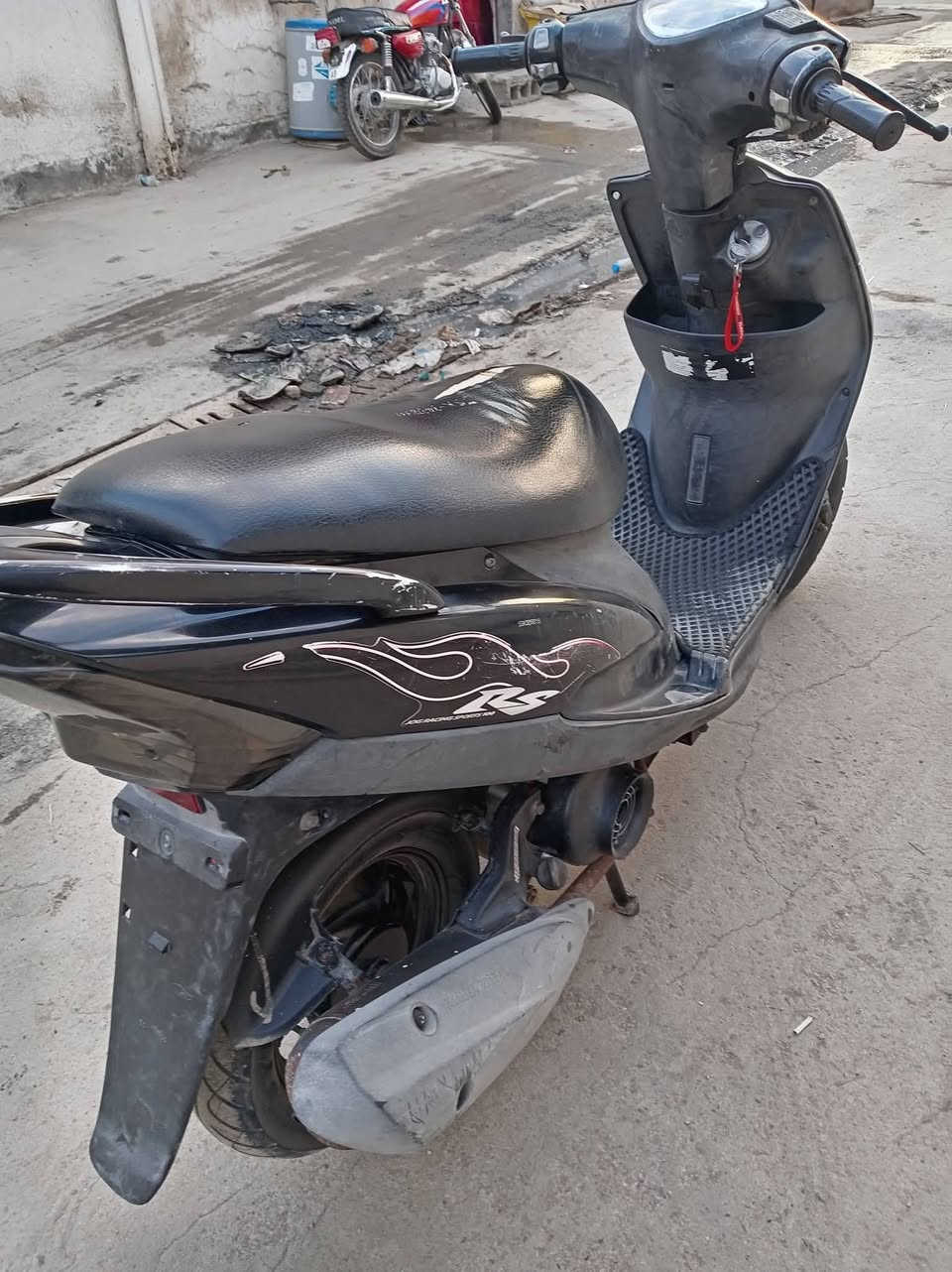 سلام عليكم دراجة ماكس عدلة للبيع مكفولة كفالة عامة من مكينة ما مفتوحة  او 
شواصي وكفرات كلها بلادية دراجة نضيفة بمعنا الكلمة وتعال وافحص 
وشوف بعينك [السعر 850]وبيها مجال  مكاني المسيب  للستفسار واتساب فقط {***********}
