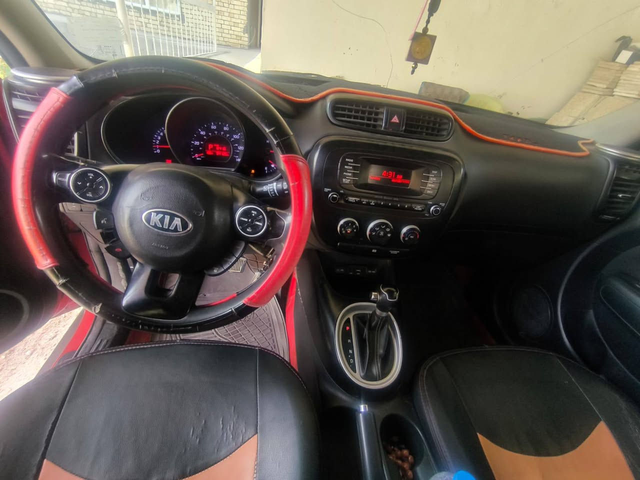 صول2015
محرك 2000 Gdl
دواخل كشنات كاعيه جلد 
تخم تاير جديد 17
باتري جديد 

سؤنارها موجود 
كير محرك خير من الله 
سعر 100 بيها مجال حيل قليل 
***********
