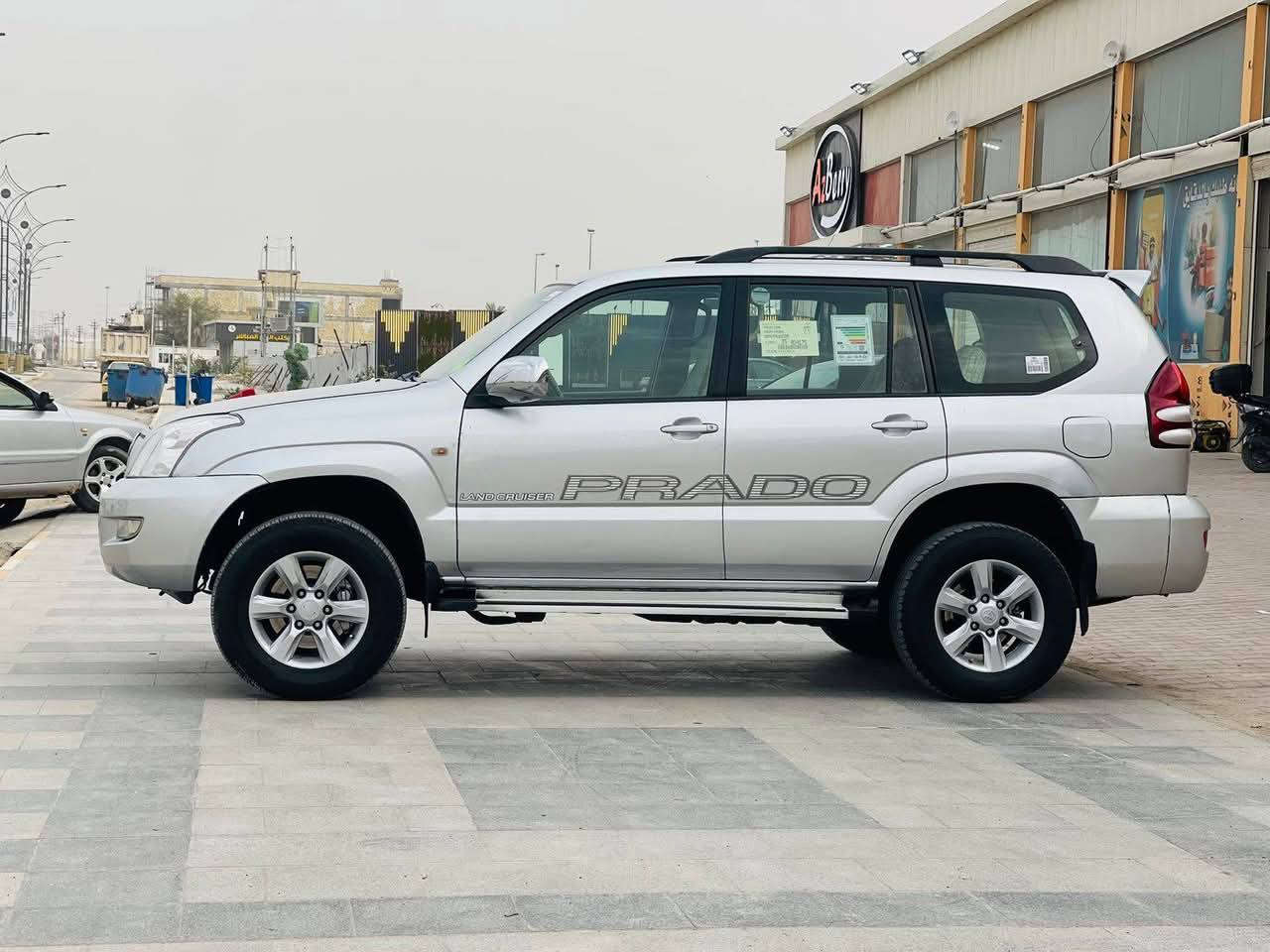 السلام عليكم
سياره برادو 2006 سياره مكفوله رقم انگليزي باسمي مداور ثاني يوم

سياره مكفوله ما عدا طخه بسيطه يم قبق البانزين 
كامرا خلفيه 
شاشه الكتروني 
طخم تاير جديد 
مكينه وكير نضيفات 
للتواصل الاتصال برقم..    ***********
