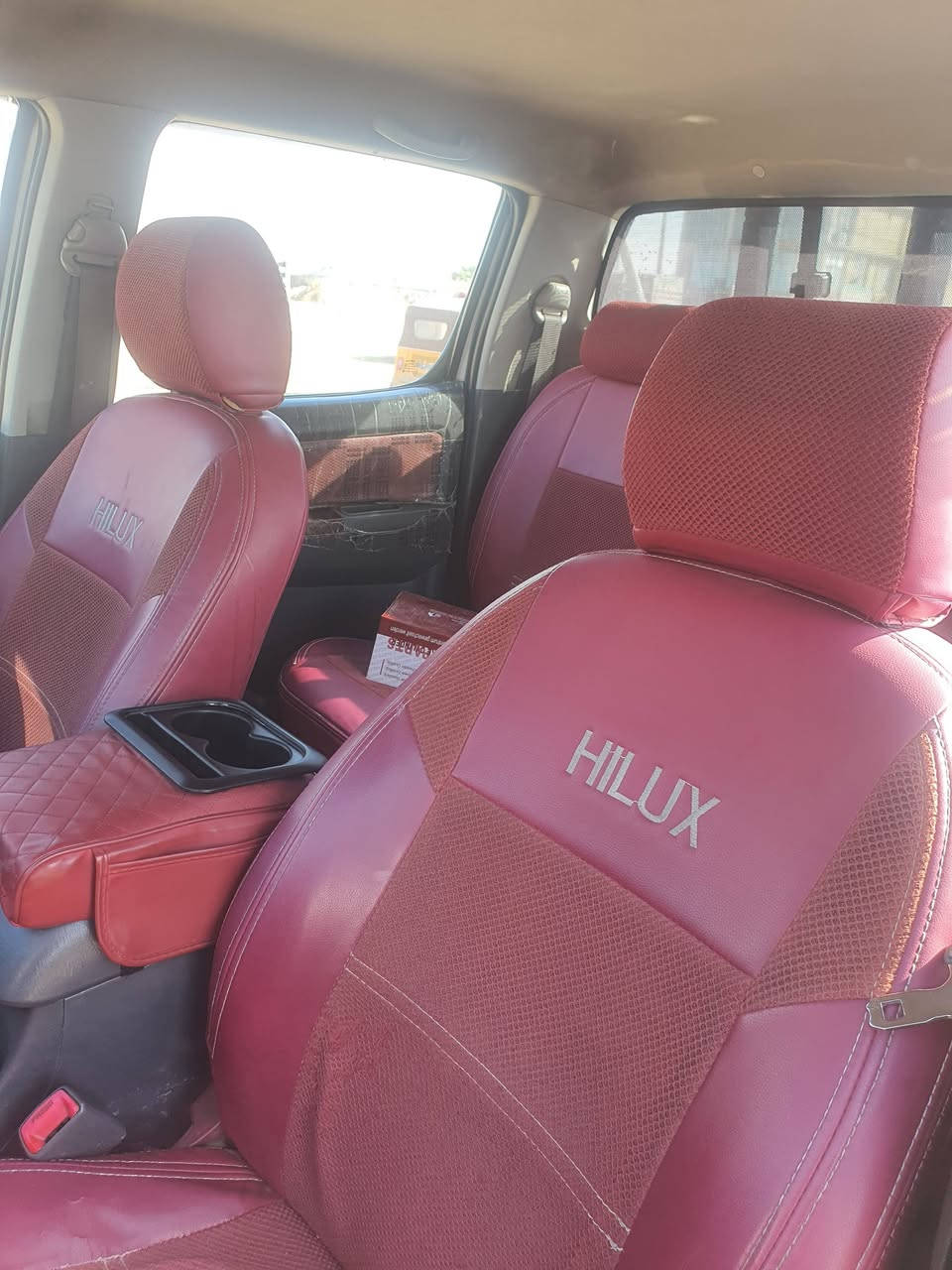 سلام عليكم هايلوكس ١٣ ميسان رقم انكليزي وين ميعجب اتحول 
كير محرك تبريد كله جديد صدر تخم تاير جديد شاشه وكامره السياره الله شاهد صارف عليه هواي دينار متصرف عليه بيه بارد قليل وبيه جاملغ ايمن مبدل بدون صبغ السعر ١٩٥ وبيه مجال للطيبين العنوان بغداد النهروان *********** وأسف على الاطاله
