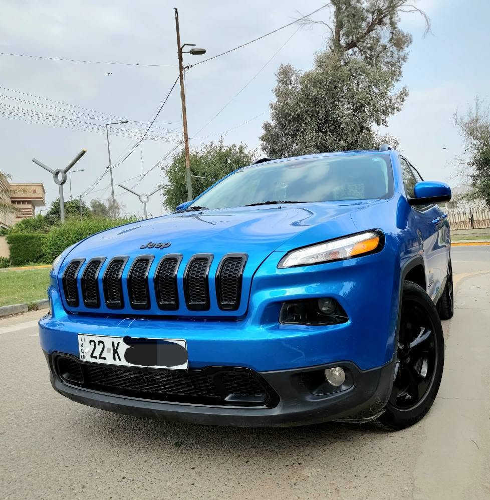 سلام عليكم ... اخوان عندي جيب شيروكي 2018 
رقم اربيل بأسمي وتحويل مباشر هزه وفحص جديد ... السياره جاهزه واي نقص مابيه ضررها 
 الصندوق فقط  وصبغ جاملغات خلفيه فقط وبدون ايرباك .... سعرها 113 ورقه واي استفسار هذا رقمي ***********   مكان السياره بغداد حي القادسيه 
مواصفاته 
محرك 6 سلندر 3200
فور ويل 
كشنات جلد 
لايت زنون بغداد, العراق
