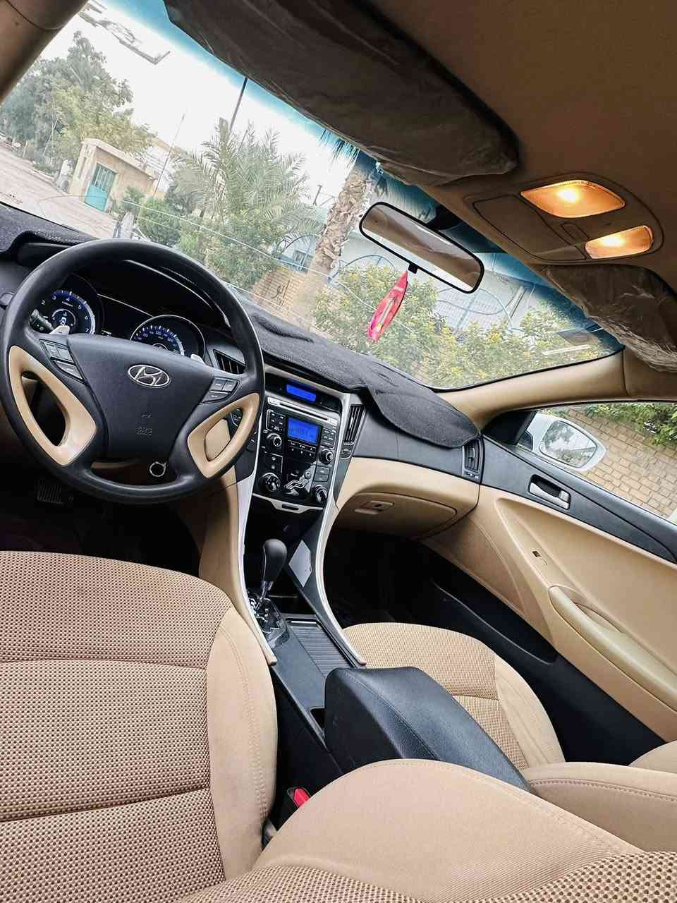 السلام عليكم
للبيع سوناتا 2013 خليجيه 
رقم بغداد جديد بسمي 
مواصفات الشركه العامه 
كشن كهرباء 
قطعتين تبريد 
مرايات شفط 
محرك 2400 دوش
حساسات خلفيه 
شفتات كير بالستيرن 
وباقي المواصفات المعروفه 
السياره مكفوله من ضربه و صبغ بيها بارد قليل
ماشيه ١٢٩ محرك و كير ع وضع شركه 
السعر ١٣٤ وبيه مجال بسيط للاستفسار ***********
