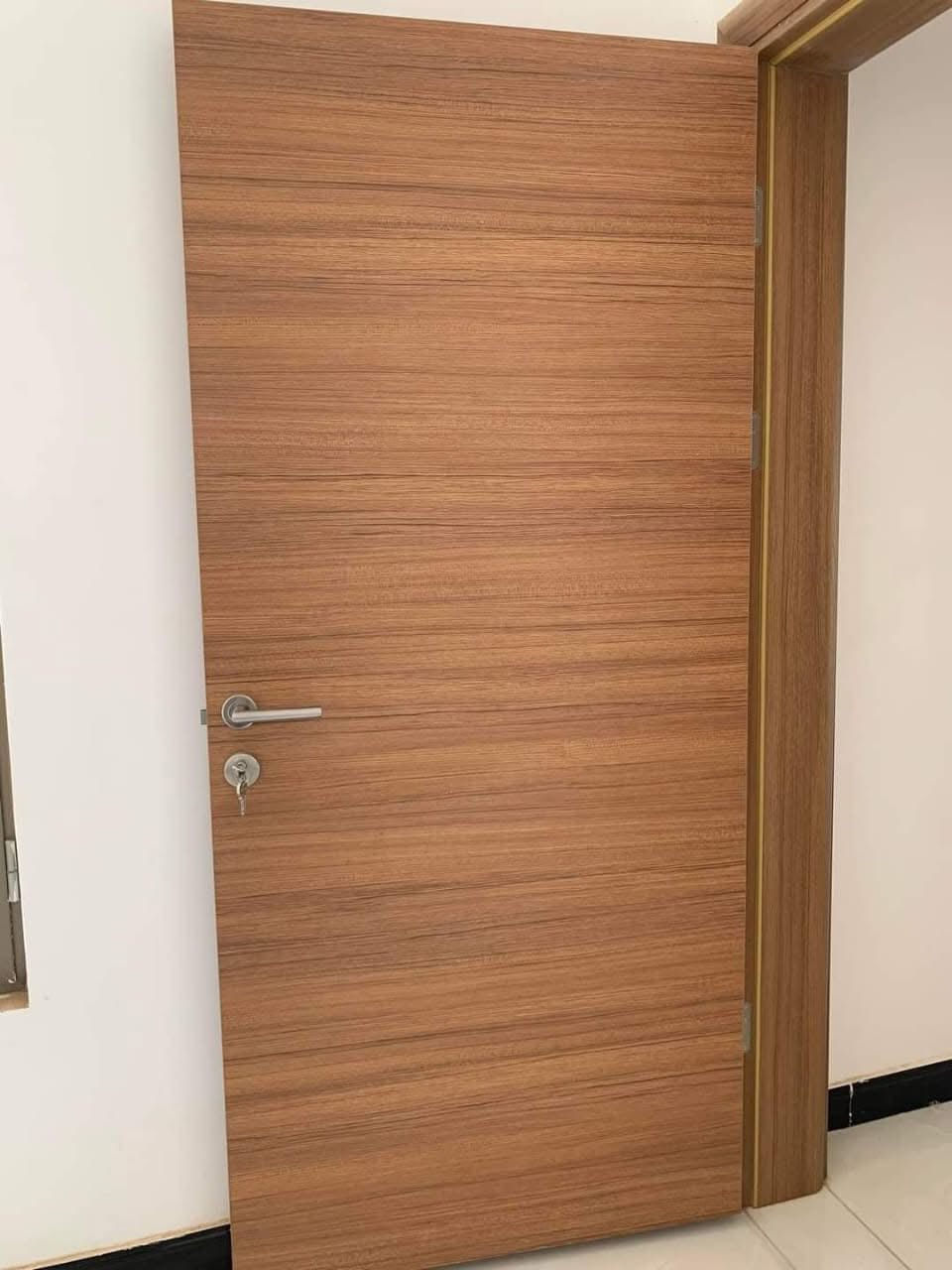 ‏بيت جديد للإيجار في مجمع الأميرات 2￼
‏يحتوي على طابقين الطابق الأول غرفة واستقبال وصالة ومطبخ وحمام ومنزع
‏الطابق الثاني يحتوي على غرفتين وحمام 
‏يحتوي على حديقة كبيرتين 
‏مساحة البيت 250 
‏بلا استفسار الاتصال على الرقم *********** ￼￼￼
