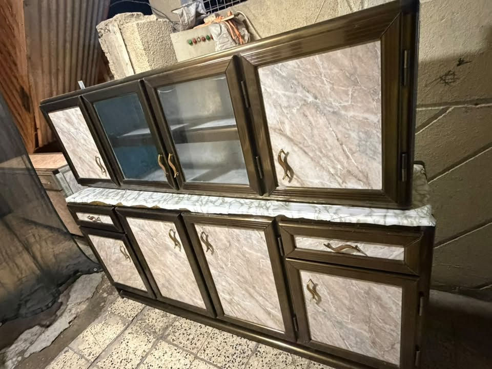 السلام عليكم عندي هذا الكاونتر مع السنك مرمر
للبيع مكاني غزاليه شارع المركز ‭***********‬
