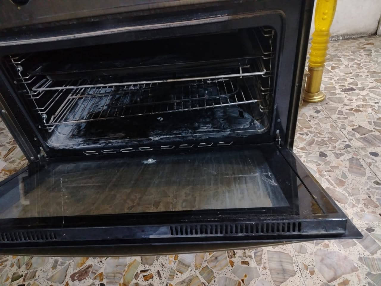 السلام عليكم
طباغ. 5 عيون شغال بس نقصه شغلت بصيطه. 100الف

اوفن العداد 2 الواحد 20الف


**إذا كنت صاحب هذا الإعلان وتريد حذفه لأي سبب، رجاءا أرسل رسالة إلى الدعم الفني**