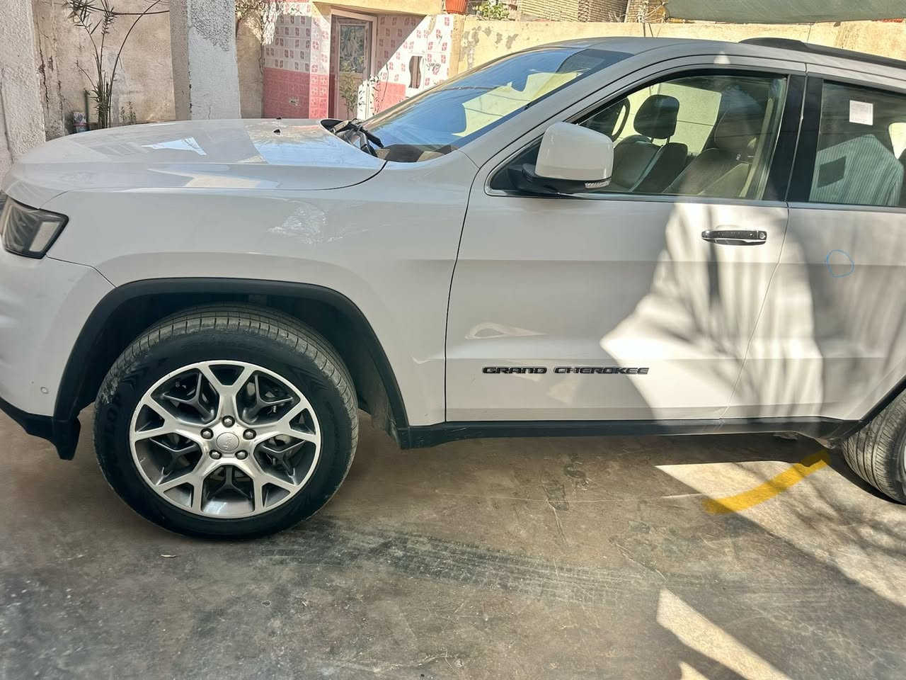 سلام عليكم
جيب 2022
لمتد فول خليجي   
ماشيه 70كيلو 
داخل اسود وبيجي 
فور ويل 
بيهه ماكنين  مأشر بالصور ع كد اصابع بارد + صبغ
السياره جاهزه وجديده كل نقص مابيه كفاله من الدعاميه للدعاميه 
مكان بغداد الأورفلي 
السعر 32 الف 
***********
