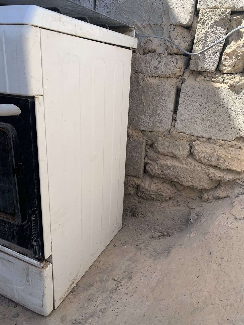 سلام عليكم طباخ تركي للبيع شرط كله شغال
فرن فوك و الجوه و جداحه كهرباء يشتغل .. فقط يحتاج غسل
السعر 45 وبيه مجال 
للاستفسار *********** 
اذا وحده باعته الها عموله
