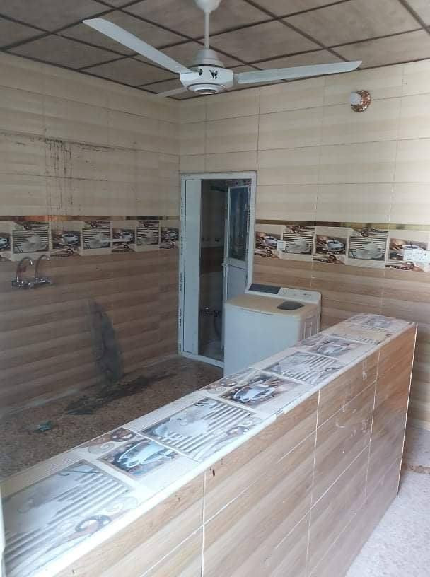 سلام عليكم  بيت 70 متر طابقين فوك غرفه وصاله وحمام وجوه غرفه وصاله ومطبخ وحمام البيت  حلو  جهاز من كل شي  بس تعال وكعد قرار محكمه مرقم بلديه شارع المطار الجديد يم اسواق فدك  السعر  24 وبي مجال  مكتب الصدرين  ***********
