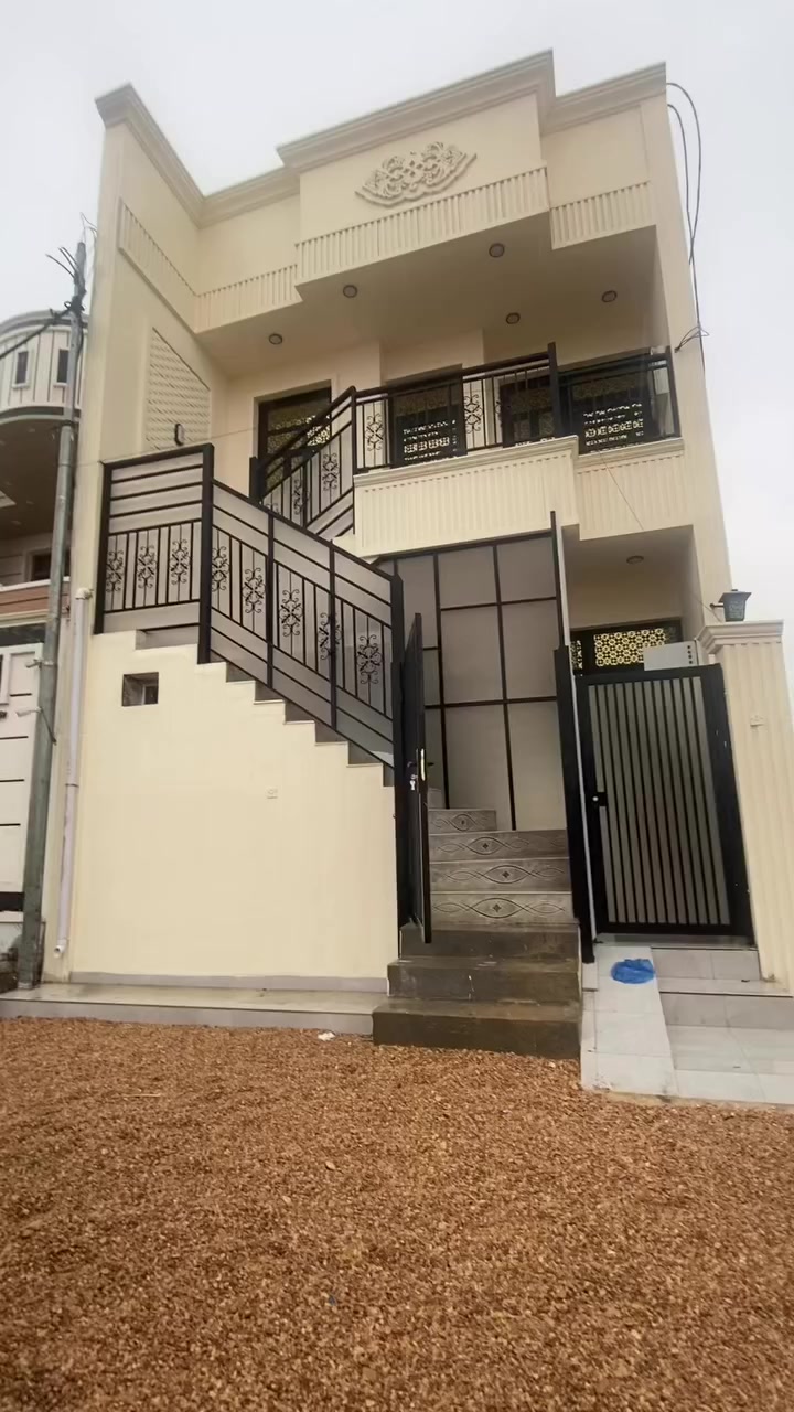 للإيجار طابق ثاني مكون من غرفتين وصالة واستقبال وصحيات  وبي سطح   معزول تماماً العنوان شارع 60 قرب مدرسة نبض الحياة  وجامع الأمين. بدل الايجار 250. 
للاستفسار اتصل *********** بي واتس اب
