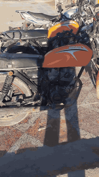 السلام عليكم دراجات للبيع البرتقالي موديل ٢٥ والرصاصي ١٩ كلهن اوراق اسكنر سعرهن عله ٥٥٠ قفل مكاني كربلاء( ***********)
