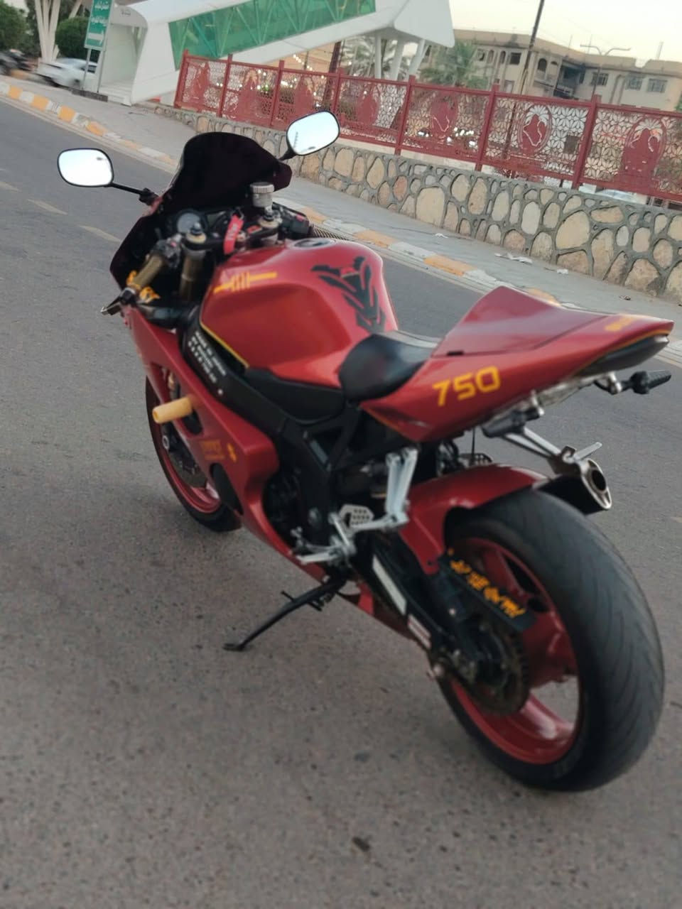 دراجه جكسر
مكينه 750
مكينه بلاديه 
الدراجه  نضافتها خير من الله 
السعر 30$ وبيها مجال بسيط 
مو شراي اكلب المنشور حتا لاتعبني 🤍 
مكان الدراجه... الفلوجه 
التواصل على الواتساب ***********
