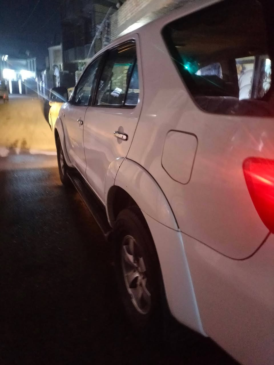 تيوتا فور جنل
موديل 2006
الون ابيض 
اربعه اسلندر V 4
فير ويل 
رقم نكليزي بغداد
🔴 (الملاحظات بيها بنيد وجاملغ مصبوغ وبيها باب الصدر امبدل ابلاد ولوراء مصبوغ). 
(المحرك مجفت جديد حداديه وتايرات جديد) 
رقم الهاتف *********** ( السعر 120 )
