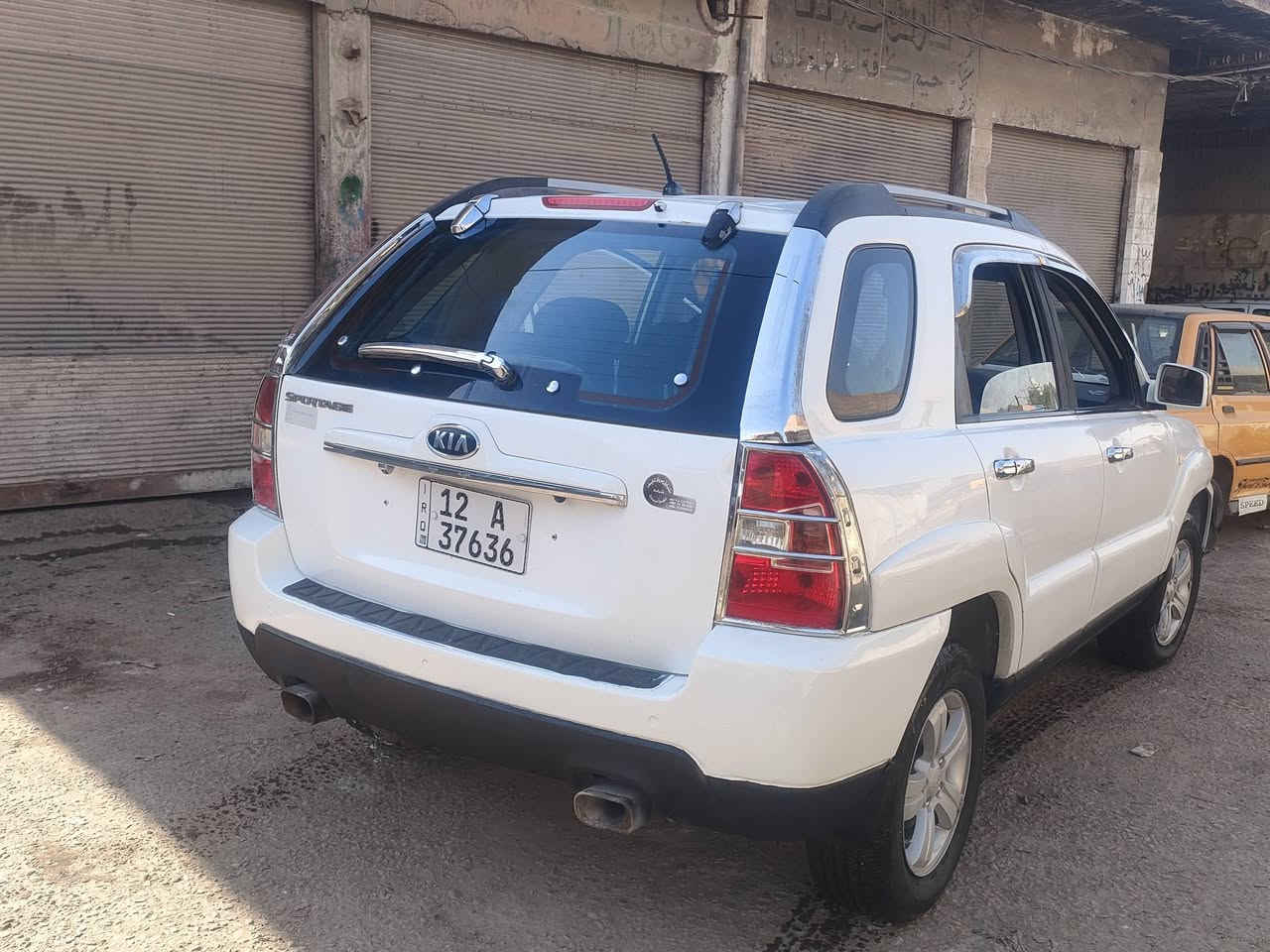 كيا سبورتج ٢٠٠٩ للبيع وارد كوري 
مكفولة من ضربة وبيها شبر صبغ  بالچاملغ الخلفي فقط 
كير ومحرك على وضع الشركة 
شاشة وكامرة خلفي 
السيارة جديدة مناقصة شي   
الإتصال 
السعر 125 وبيها مجال
***********
